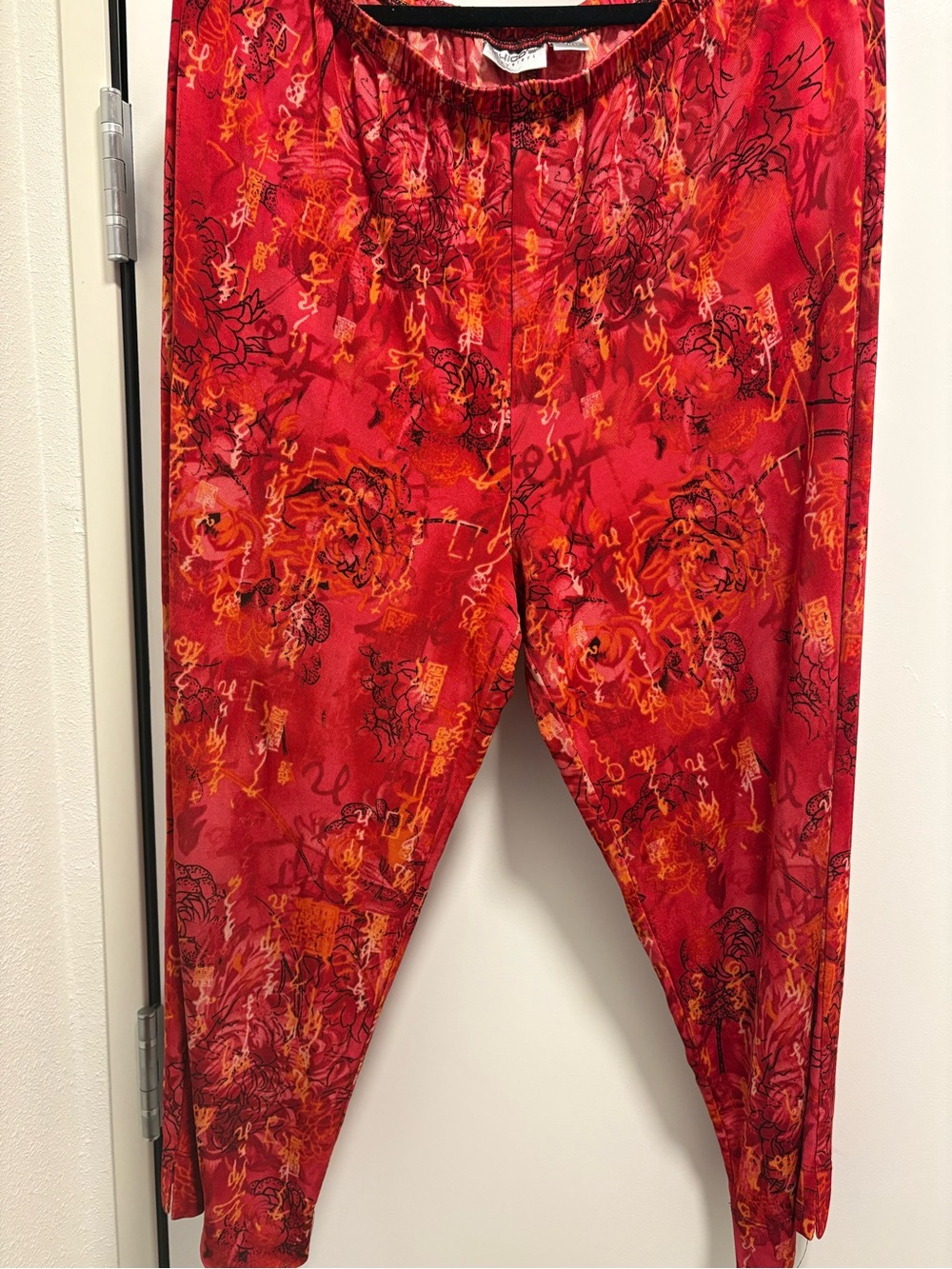 Chico’s Travelers Red Floral Print Stretch Pants